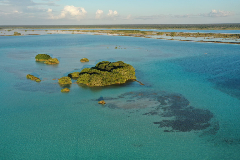 Bacalar: Group Sailing Trip with Swimming and Drinks Standard Rate