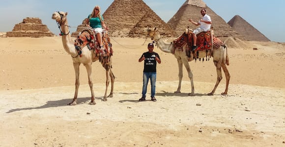 Kairo: Pyramiden, Sakkara & Memphis Tour mit Mittagessen