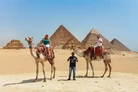 Cairo: Pyramids, Sakkara & Memphis Tour with Lunch