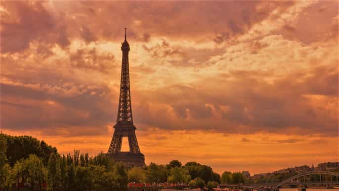 Paris: Seine Cruise & Crepe Tasting near the Eiffel Tower