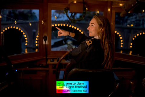 Amsterdam: Beheizte Grachtenfahrt zum Lichterfest + Heißgetränke &amp; HäppchenLichterfest-Bootsfahrt – unbegrenzte Getränke + Häppchen (CS)