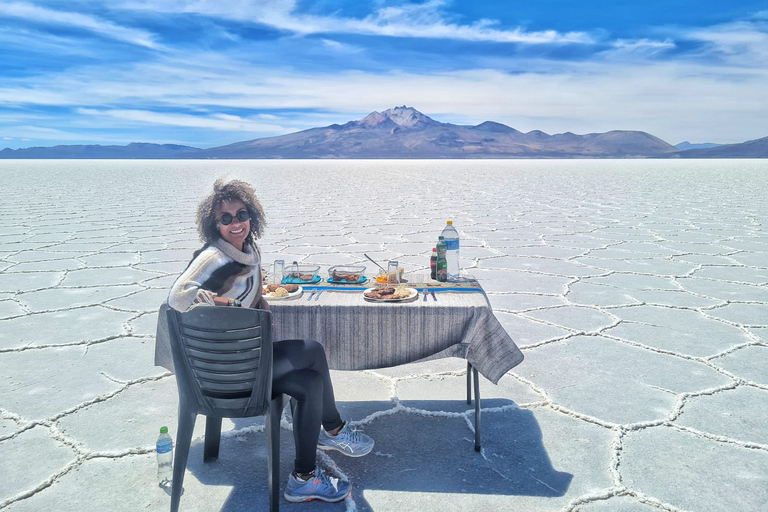 Visite privée de 2 jours dans les plaines salées d'Uyuni, y compris le volcan Tunupa