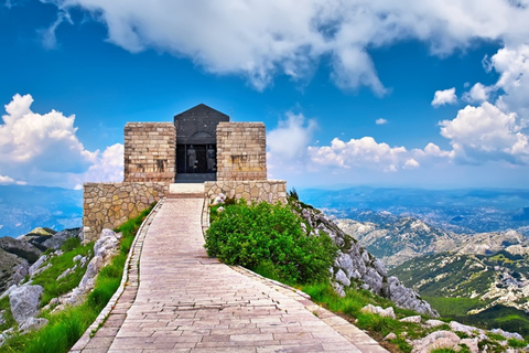 Från Kotor: Privat utflykt till Lovćen nationalpark och BudvaKotor: Lovćen National Park, Budvas gamla stadsdel &amp; Cetinje Tour