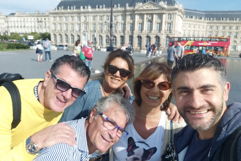 Tour privato esclusivo di Bordeaux: misteri e storia di Canelé!Bordeaux: tour privato a piedi con Canelé - 2 ore