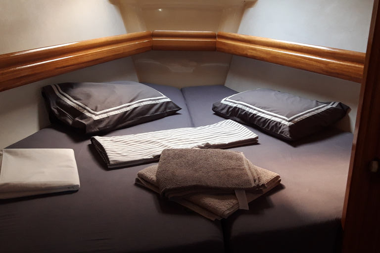 From Chania: Fully Private Sailing Cruise with Meal & Drinks