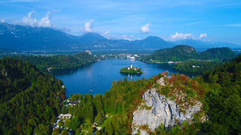 Z Lublany: wycieczka łodzią po jeziorze Bled i wycieczka z przewodnikiem po zamku