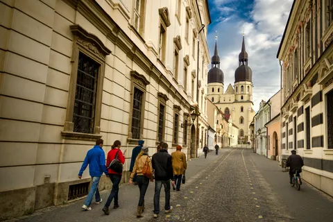 Desde Bratislava: Excursión de medio día a Trnava con billetes de tren