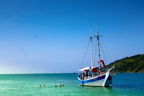 Búzios: Schooner Cruise to Turtle Beach with 3 Swim Stops