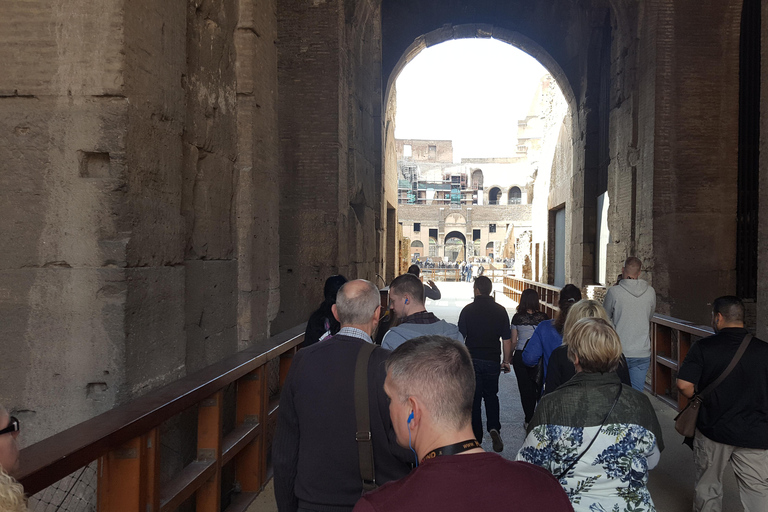 Rome: Colosseum with Undergrounds and Arena Tour Rome: Colosseum Undergrounds Guided Tour in Spanish