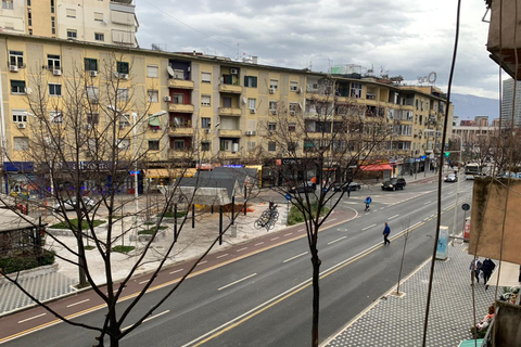 Tirana: recorrido de la historia comunista con comida callejera