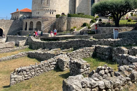 Von Tirana aus: Tagestour nach Durres und Kruja - Geschichte und lokales Essen