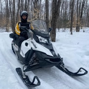 Montreal: Kanadischer Wald Geführte Tour mit dem Schneemobil