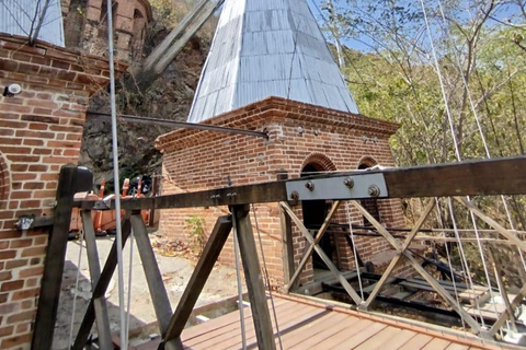 Medellín: tour coloniale di un'intera giornata con guidaMedellin: tour coloniale di un'intera giornata con guida