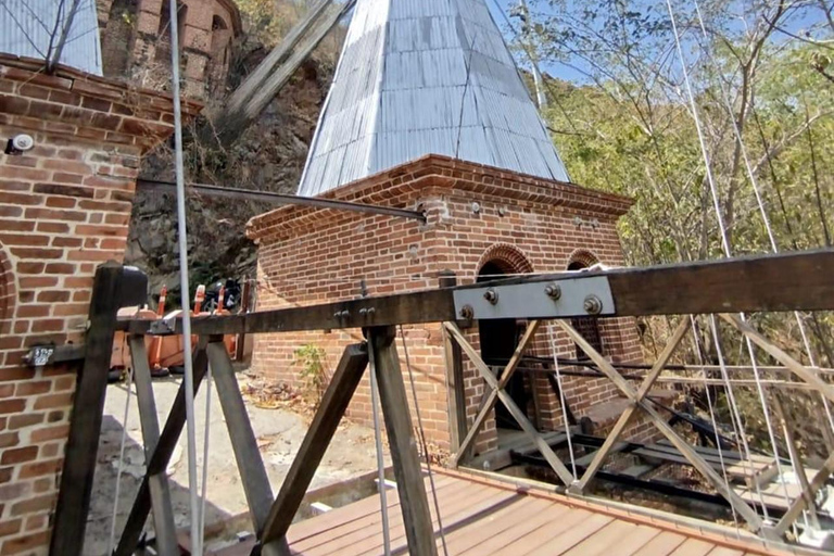 Medellín: tour coloniale di un'intera giornata con guidaMedellin: tour coloniale di un'intera giornata con guida