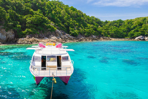 Phuket: Excursión en catamarán rápido por Phi Phi y Maya Bay