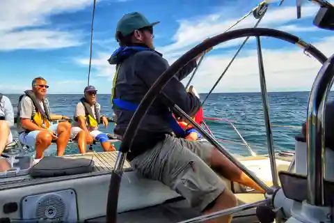Knysna: 2.5-Hour Day Sail & Lunch Charter