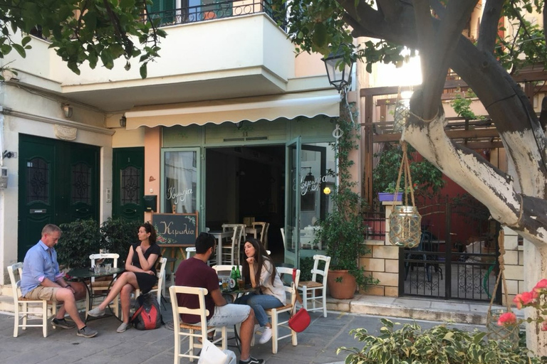 Rethymno: Paseo por el casco antiguo con comida y taller de filoRethymno: Tour a pie por el casco antiguo con comida