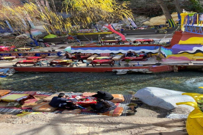Marrakech à la vallée de l&#039;Ourika - Excursion d&#039;une journée avec déjeuner et cascadeExcursion d&#039;une journée panoramique de Marrakech à la vallée de l&#039;Ourika, déjeuner et ca