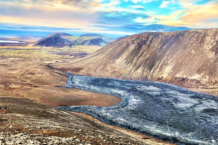 Reykjavík: randonnée sur le site de l'éruption du volcan et visite géothermiqueVisite avec prise en charge à partir de lieux sélectionnés