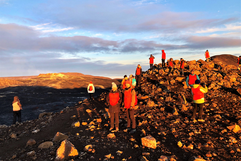 Reykjavík: Volcano Eruption Site Hike and Geothermal Tour Tour with Pickup from Selected Locations