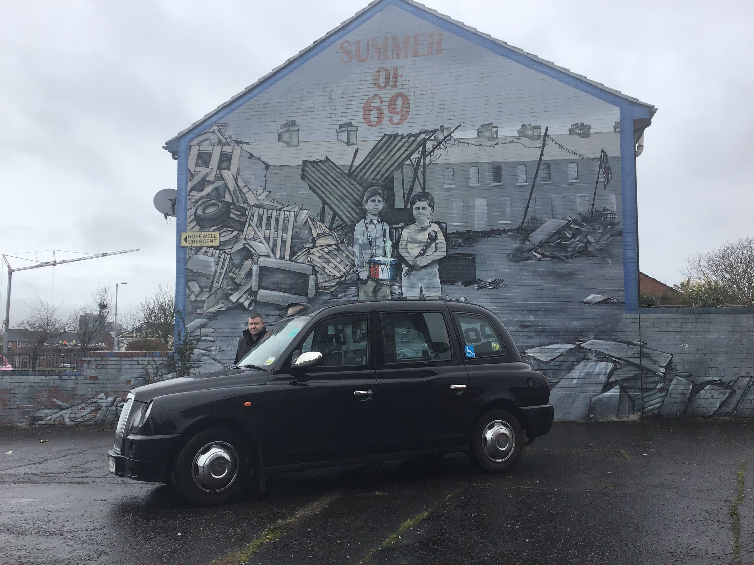 Belfast: Black Taxi Tour & Crumlin Road Jail Tour