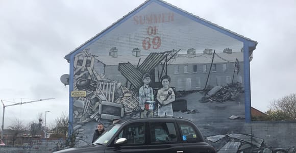 Belfast: Black Taxi Tour & Crumlin Road Jail Tour