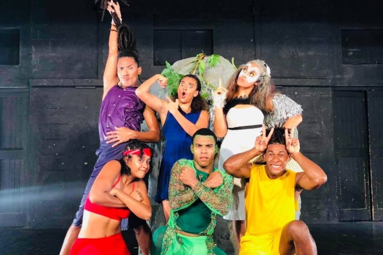 De Denarau ou Nadi : spectacle pour enfants des aventuriers de l'îleSpectacle pour enfants des aventuriers de l'île