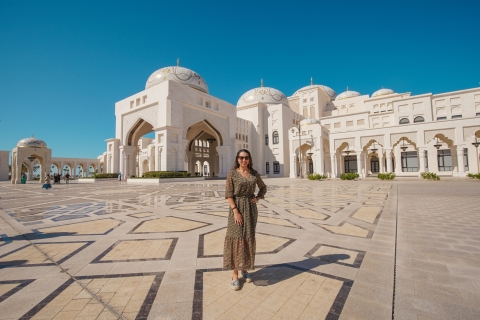 From Dubai: Abu Dhabi Tour Royal Palace & Etihad Towers Shared Group Tour in Spanish