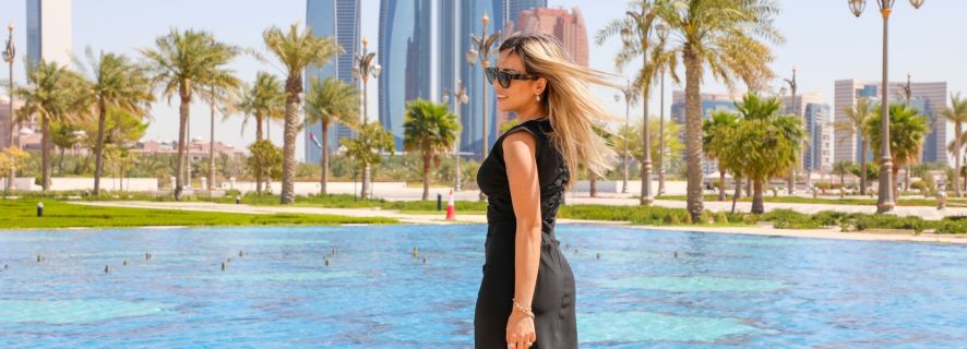 From Dubai: Abu Dhabi Tour with Royal Palace & Etihad Towers