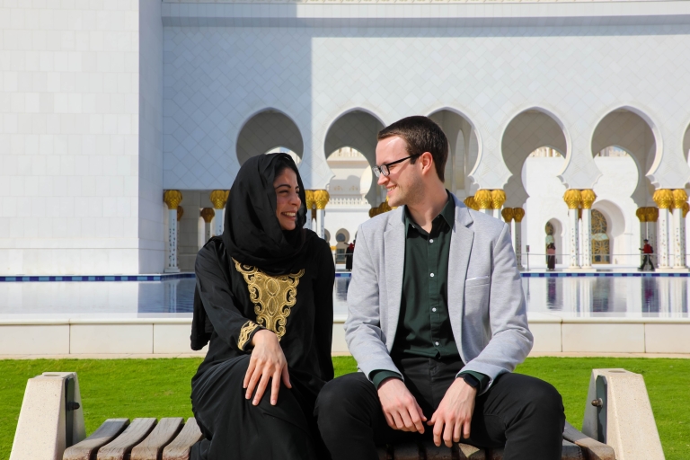 Ab Dubai: Tagesausflug nach Abu Dhabi mit Louvre & MoscheeKleingruppen-Tour auf Französisch