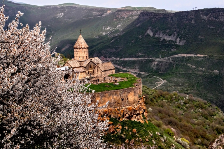 Van Yerevan: 2-daagse begeleide reis naar Khndzoresk & Areni Winery