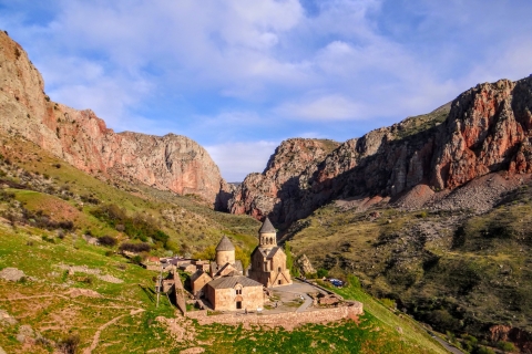 Desde Ereván: viaje guiado de 2 días a la bodega Khndzoresk y Areni