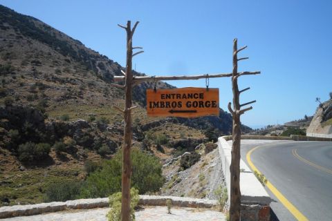 Semi-private hikking to Imbros Gorge with lunch