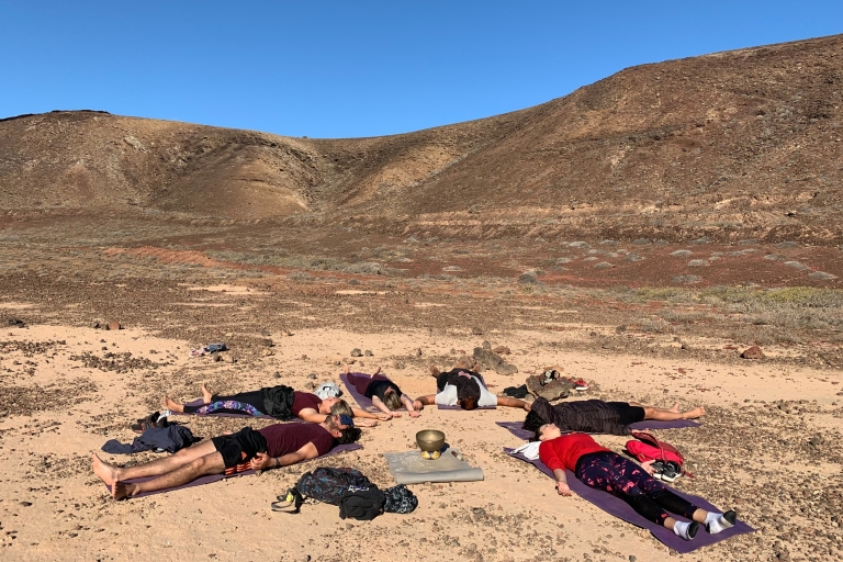 Lanzarote: sesión de yoga volcánica con vistas al mar