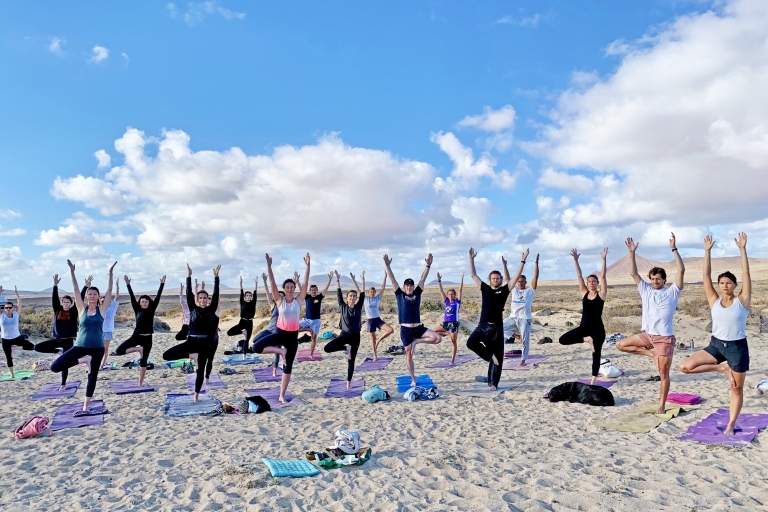 Lanzarote: sesión de yoga volcánica con vistas al mar