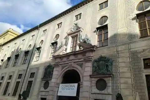 Munich Residenz: Private Tour with artists and historians