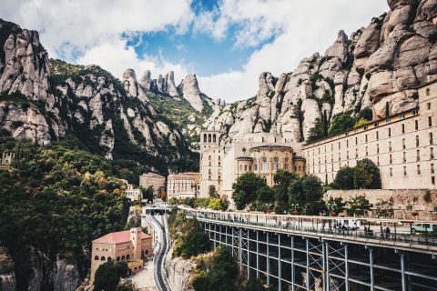 Barcelona: Montserrat guidad tur med valfritt kugghjulståg