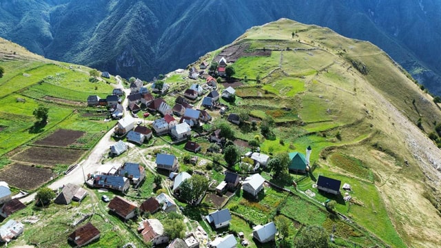 Sarajevo: Lukomir Village Tour with Local Food Tasting