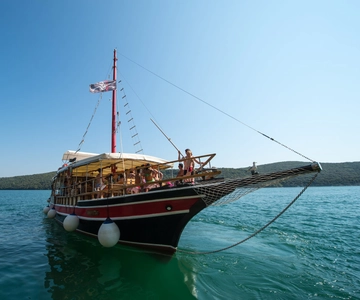 From Poreč: Boat Day Trip to Rovinj with Fish Lunch