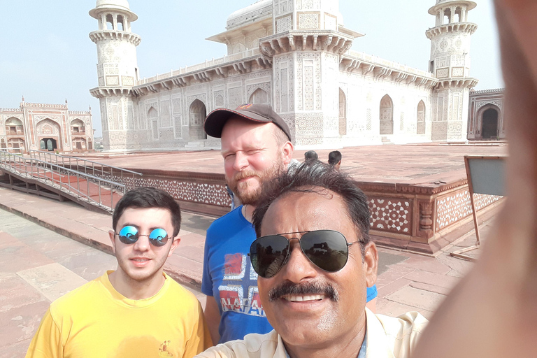 泰姬陵与阿格拉堡之旅（含标志性摄影环节）探索泰姬陵（仅限导览）