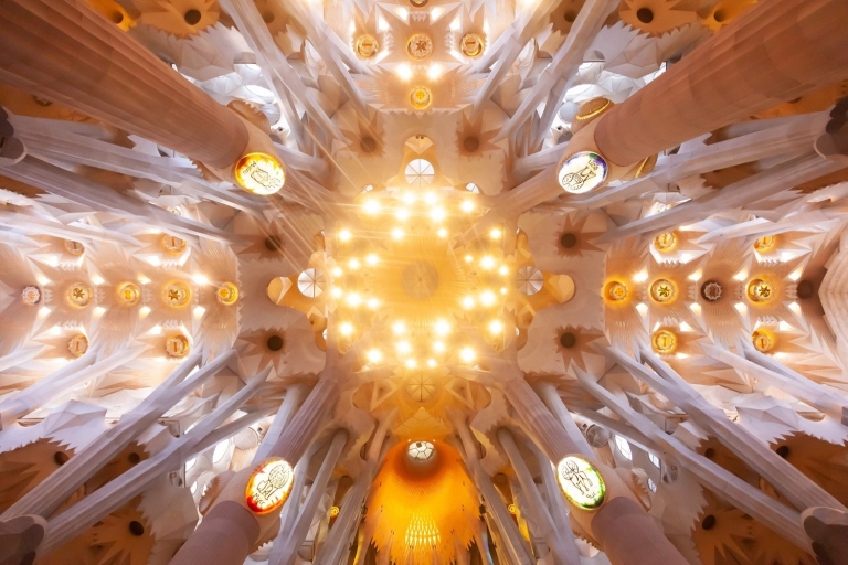 Sagrada Familia: Bevorzugter Einlass, Führung und TurmZweisprachige Tour, Französisch bevorzugt um 9:00 Uhr