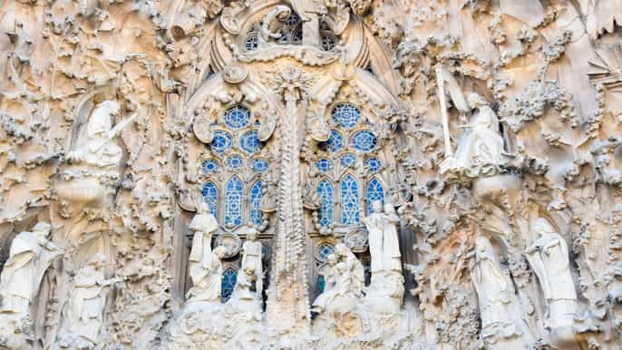 Barcelona: Fast-Track Sagrada Familia and Towers Guided Tour