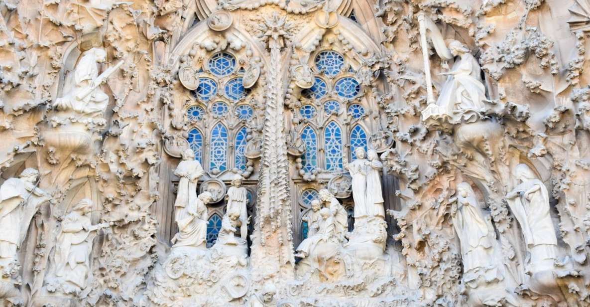 Barcelone : visite guidée accélérée de la Sagrada Familia et des tours