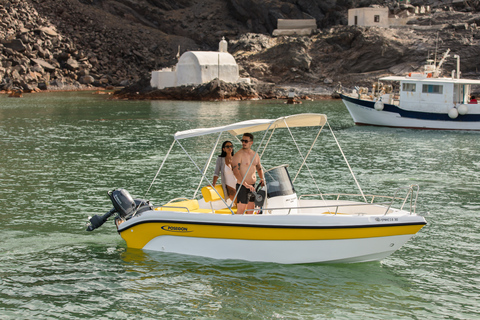 Santorini: bootverhuur van 5 meter met ijs en snacksBootverhuur voor een hele dag vanuit de haven van Vlychada