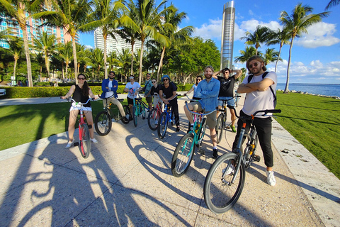 Miami : visite culturelle et architecturale de South Beach à véloVisite partagée