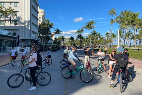 Miami : visite culturelle et architecturale de South Beach à véloVisite privée