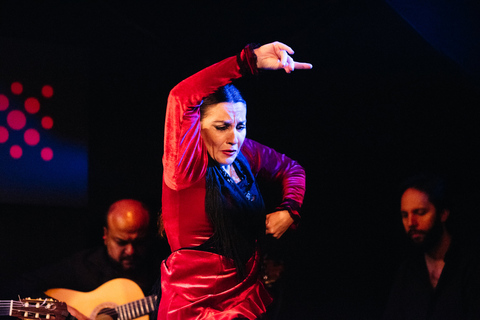 Sevilla: Tapas-Rundgang mit traditioneller Flamenco-ShowSevilla: Tapas-Wanderung mit traditioneller Flamenco-Show