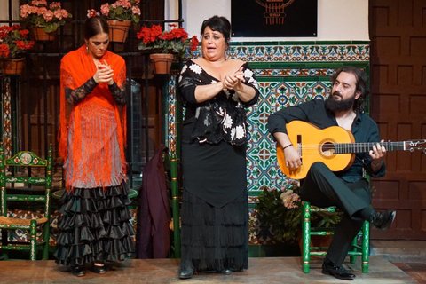 Sevilla: Tapas-Rundgang mit traditioneller Flamenco-ShowSevilla: Tapas-Wanderung mit traditioneller Flamenco-Show