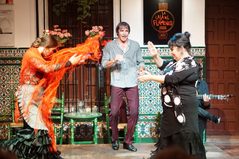 Sevilla: Tapas-Rundgang mit traditioneller Flamenco-ShowSevilla: Tapas-Wanderung mit traditioneller Flamenco-Show