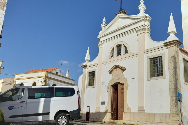 Albufeira: Passeio pelas Falésias do Algarve e Capela dos OssosPasseio pelas falésias do Algarve com parada na Capela dos Ossos